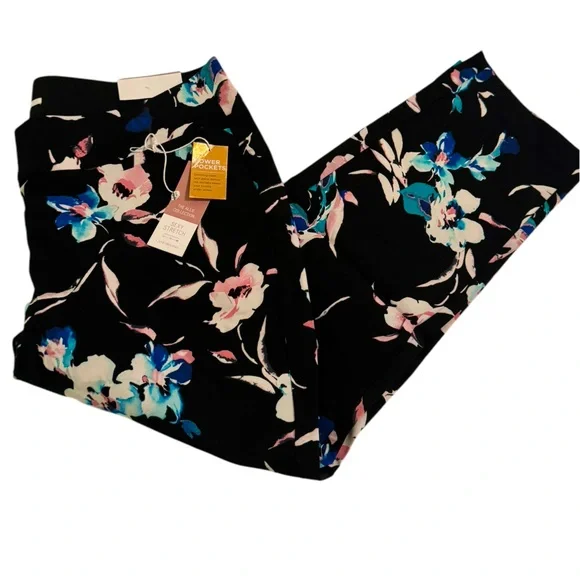 Lane Bryant Black Ankle Cropped Pants - Picture 2 of 10